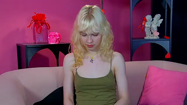 HannahHollis online show from May 14, 6:27 pm