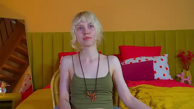 HannahHollis online show from May 17, 6:30 pm