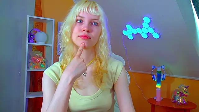 HannahHollis online show from May 31, 6:19 am