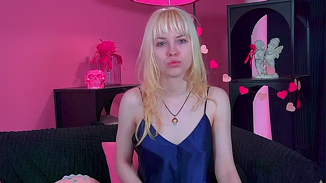 Snapshot of HannahHollis chatting on July 18, 6:11 am HannahHollis online show from July 18, 6:11 am