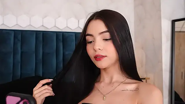 NicoleeNash online show from May 25, 4:45 am