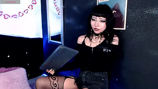 Snapshot of KiomyVamp chatting on May 4, 6:11 pm KiomyVamp online show from May 4, 6:11 pm