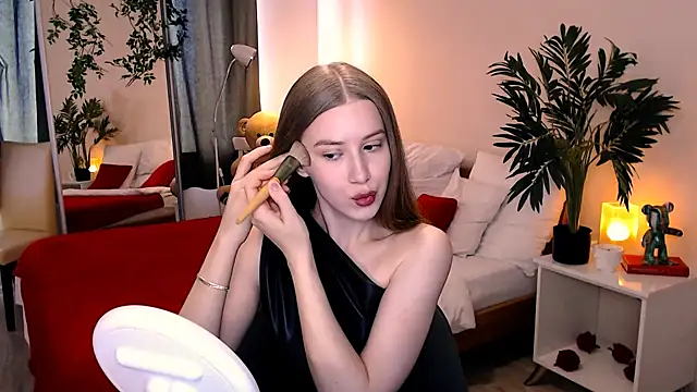 cheeky chick online show from June 9, 1:12 pm