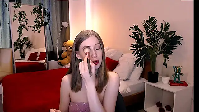 cheeky chick online show from June 1, 1:33 pm