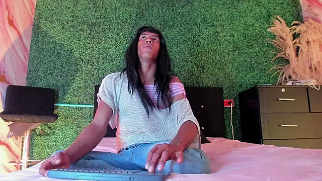 Lexyy lux online show from April 14, 1:38 pm