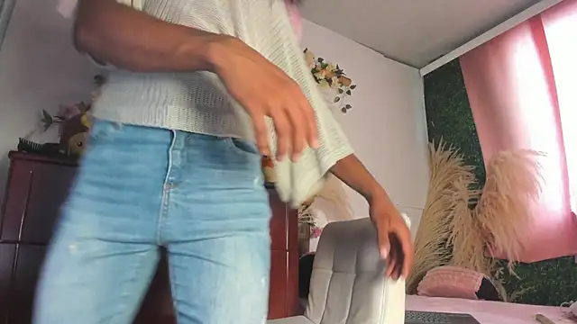 Lexyy lux online show from April 15, 1:26 pm