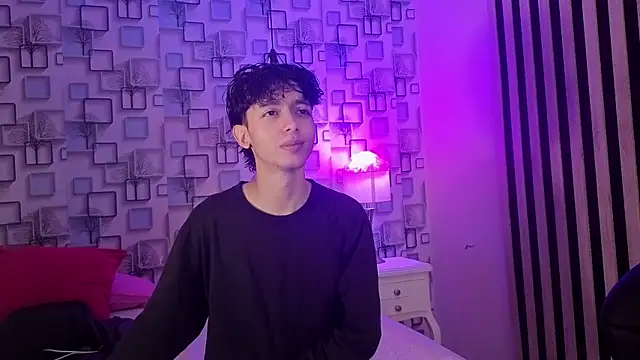 Snapshot of Twink_Sebas7 chatting on June 18, 12:21 pm Twink Sebas7 online show from June 18, 12:21 pm