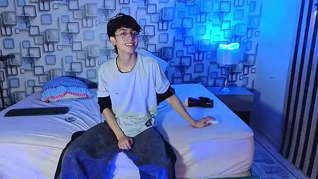 Snapshot of Twink_Sebas7 chatting on July 12, 12:28 pm Twink Sebas7 online show from July 12, 12:28 pm