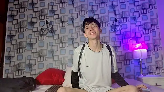Snapshot of Twink_Sebas7 chatting on June 10, 12:17 pm Twink Sebas7 online show from June 10, 12:17 pm