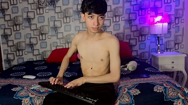 Snapshot of Twink_Sebas7 chatting on June 7, 12:10 pm Twink Sebas7 online show from June 7, 12:10 pm