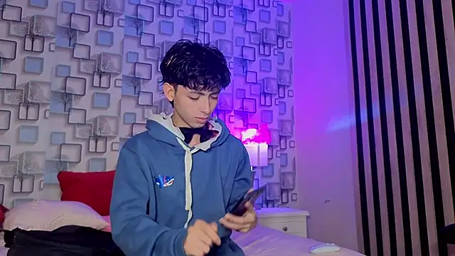 Snapshot of Twink_Sebas7 chatting on June 13, 12:14 pm Twink Sebas7 online show from June 13, 12:14 pm