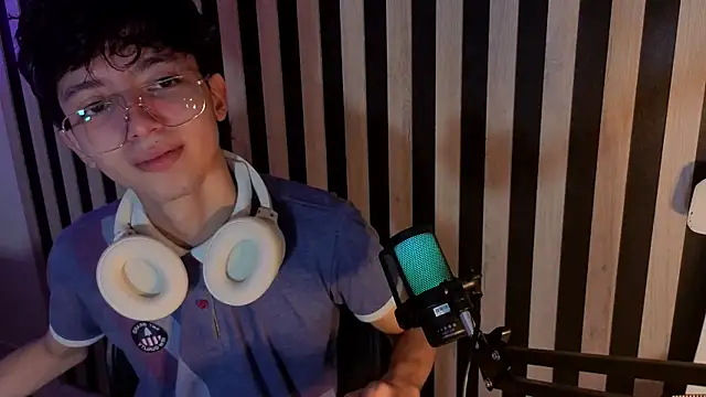 Snapshot of Twink_Sebas7 chatting on June 26, 12:22 pm Twink Sebas7 online show from June 26, 12:22 pm