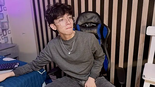 Snapshot of Twink_Sebas7 chatting on July 1, 12:27 pm Twink Sebas7 online show from July 1, 12:27 pm