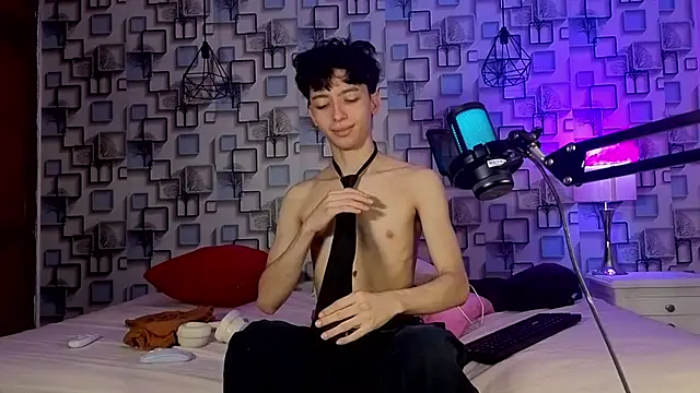 Snapshot of Twink_Sebas7 chatting on June 12, 12:25 pm Twink Sebas7 online show from June 12, 12:25 pm