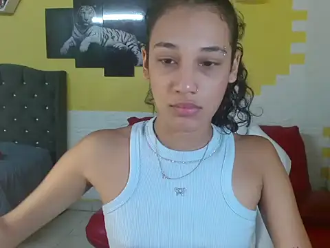 Snapshot of hellens_queenx chatting on April 8, 8:32 pm hellens queenx online show from April 8, 8:32 pm