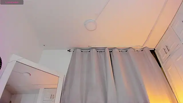 Cassandra Hunt online show from May 30, 4:08 am