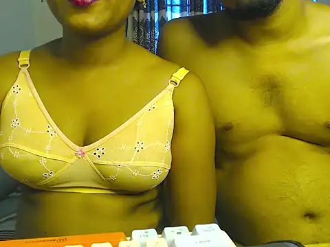Snapshot of VelvetCoupleLive chatting on June 27, 9:26 am VelvetCoupleLive online show from June 27, 9:26 am