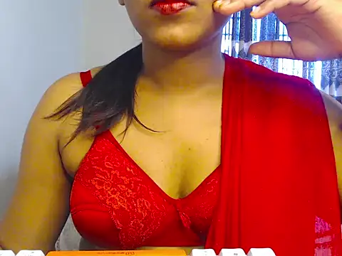 Snapshot of VelvetCoupleLive chatting on June 25, 4:21 am VelvetCoupleLive online show from June 25, 4:21 am