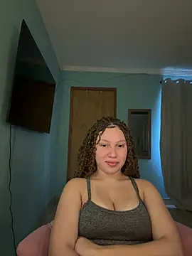 Snapshot of sophiiahot chatting on May 7, 1:25 pm sophiiahot online show from May 7, 1:25 pm