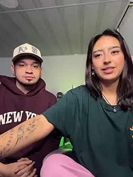 Snapshot of hotlatinocouple__ chatting on April 17, 6:49 am hotlatinocouple online show from April 17, 6:49 am