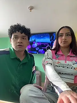 Snapshot of hotlatinocouple__ chatting on June 10, 9:27 pm hotlatinocouple online show from June 10, 9:27 pm
