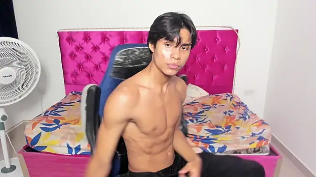 Snapshot of skinny_sam chatting on June 29, 4:41 am skinny sam online show from June 29, 4:41 am