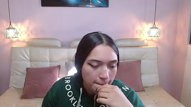 Marianne Cam online show from May 8, 1:04 pm