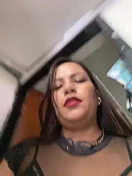 MIA ROSSEEE online show from May 4, 1:58 pm