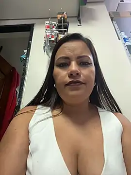 Snapshot of MIA_ROSSEEE chatting on June 12, 4:49 pm MIA ROSSEEE online show from June 12, 4:49 pm