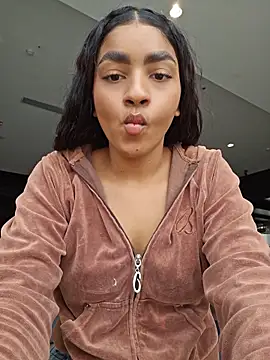 Milu Luthor online show from May 4, 3:59 pm
