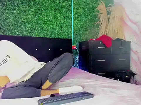 rafael velvet online show from April 12, 1:47 pm