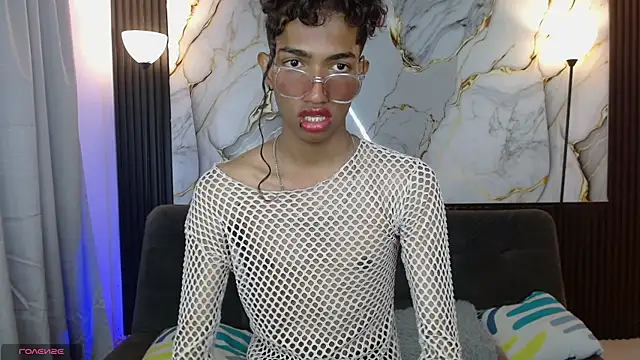 triiangel latinboy online show from May 11, 12:39 pm