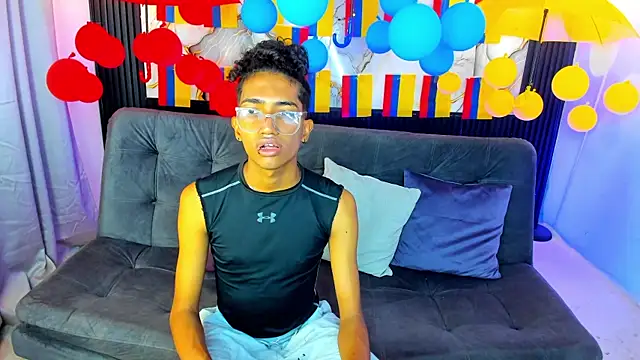 triiangel latinboy online show from June 19, 12:33 pm