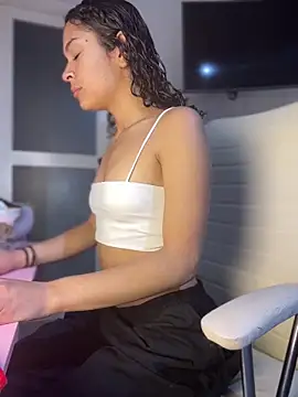 Snapshot of AlanaMartinez_Pink chatting on May 9, 12:58 am AlanaMartinez Pink online show from May 9, 12:58 am