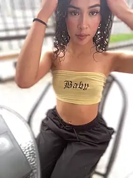 AlanaMartinez Pink online show from April 15, 8:31 pm