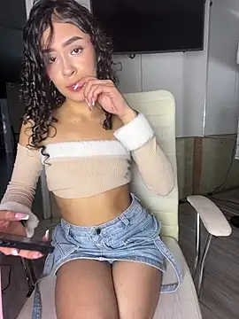 Snapshot of AlanaMartinez_Pink chatting on May 29, 2:06 am AlanaMartinez Pink online show from May 29, 2:06 am