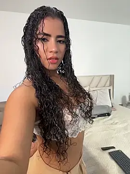 ZaraReyes online show from May 11, 12:17 pm