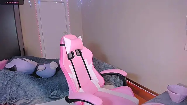 Snapshot of Mikaella_Nicole chatting on April 10, 8:27 pm Mikaella Nicole online show from April 10, 8:27 pm