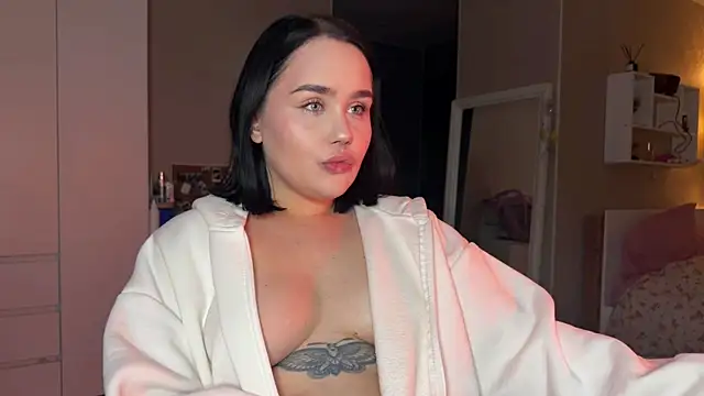 Snapshot of lola_raze chatting on June 27, 9:21 pm lola raze online show from June 27, 9:21 pm