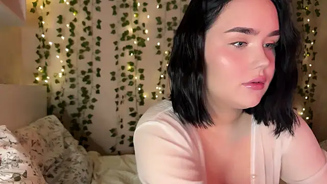 Snapshot of lola_raze chatting on July 18, 10:18 pm lola raze online show from July 18, 10:18 pm