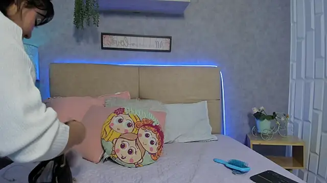 Snapshot of RoxaneBrown chatting on June 25, 7:30 pm RoxaneBrown online show from June 25, 7:30 pm