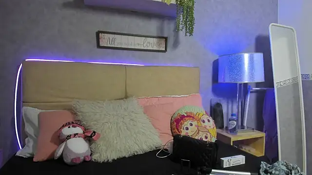 Snapshot of RoxaneBrown chatting on July 10, 7:36 pm RoxaneBrown online show from July 10, 7:36 pm