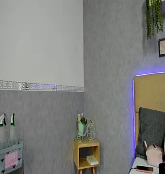 Snapshot of RoxaneBrown chatting on July 18, 1:09 pm RoxaneBrown online show from July 18, 1:09 pm