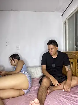 lisa and lian online show from April 10, 11:12 pm