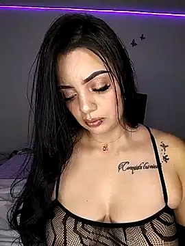 Snapshot of Luna_scarllet8 chatting on June 4, 5:12 am Luna scarllet8 online show from June 4, 5:12 am