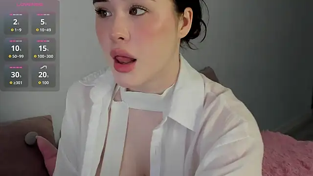 ChloeBlisss online show from April 18, 3:42 am