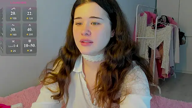 ChloeBlisss online show from June 19, 4:18 am