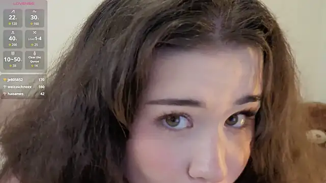 Snapshot of ChloeBlisss chatting on April 11, 7:45 am ChloeBlisss online show from April 11, 7:45 am