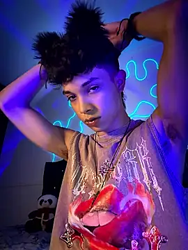 Snapshot of RoughDiamond_ chatting on July 14, 2:05 am RoughDiamond online show from July 14, 2:05 am