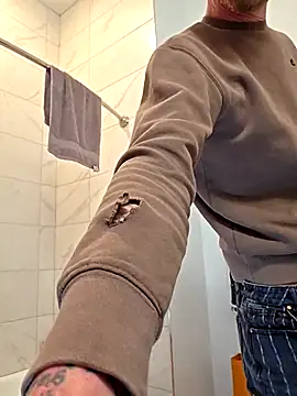 rawanduncut4u online show from April 15, 9:26 am